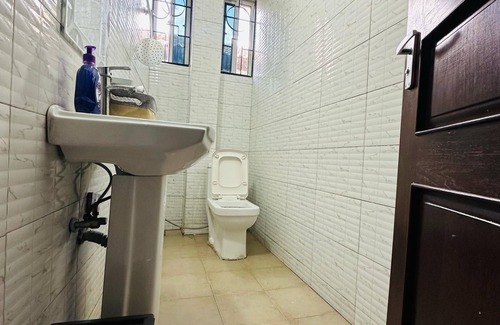 Dar es Salaam Apartment | Bold and Beautiful 1-bedroom apartment with WiFi, AC Mikocheni Dar es Salaam
