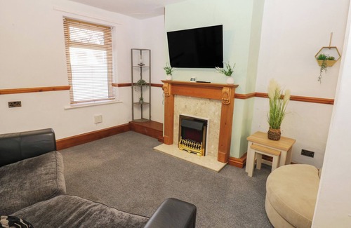 Stainburn House | BOLTON TERRACE, pet friendly, with a garden in Workington