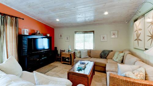 Anna Maria House | BON AMI - 804 N Bay