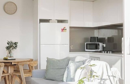 Bonbeach Apartment | Bon Beachfront Haven Cosy Coastal Calm