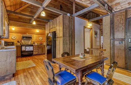 Mount Hood Village House | Bon Fir Cabin