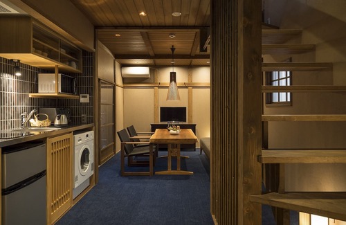 Sannenzaka Ninenzaka House | Bonbori an