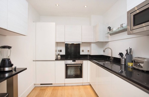 Golborne Apartment | BONCHURCH ROAD, Notting Hill, London. Modern 1 bed,1 bath apartment with patio.