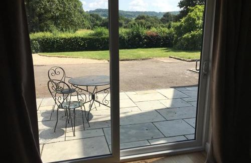 Upton St. Leonards Apartment | Bond End Road Annex Upton St Leonards - Ideal for Cheltenham Races