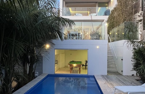 North Bondi House | Bondi Beach Celebrity 4 bdrm luxury home 300m to beach with Coastal Views