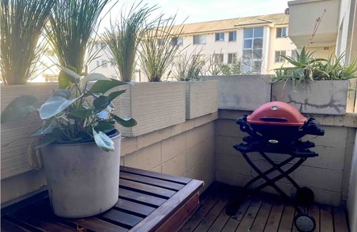Sydney Apartment | Bondi Beach Pad 5min to the sand! w/option for 2 car spaces if required.