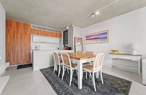 Bondi Beach Apartment | Bondi Beach Premium 2 bed Apt | Views | Parking