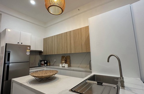 Bondi Beach Apartment | BONDI Beachfront Building on Campbell Prde w/Air-Con