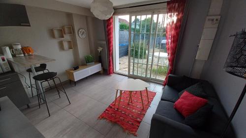 Chaponost Apartment | Bonheur des prés, T2 jardin, parking