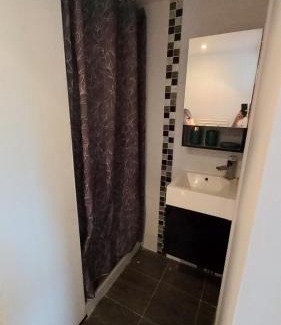 Chaponost Apartment | Bonheur des prés, T2 jardin, parking