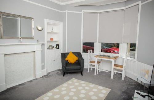 Dumbarton Apartment | Bonhill Getaway
