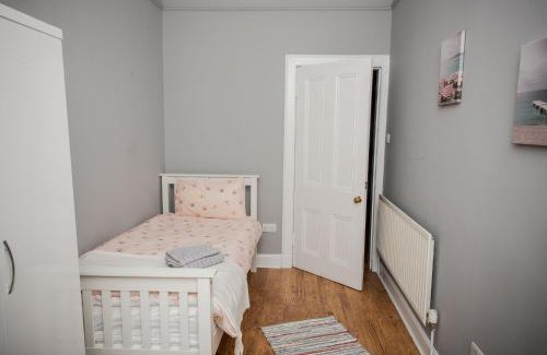 Dumbarton Apartment | Bonhill Getaway