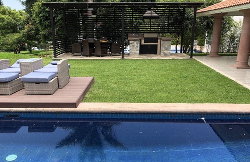 Lomas de Cocoyoc House | Bonita casa con amplio jardín y terraza