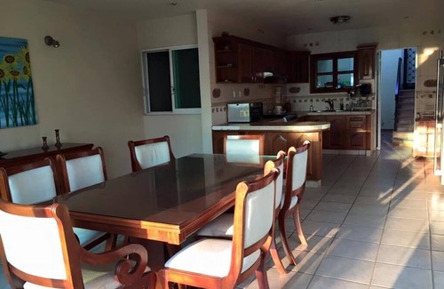 Lomas de Trujillo House | Bonita casa en Cuernavaca con alberca y jardin