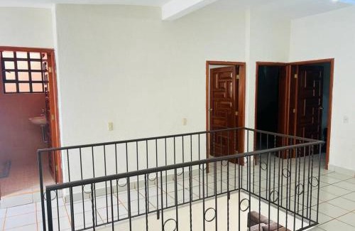 Del Cerrillo Apartment | Bonita casa en el centro con cochera.