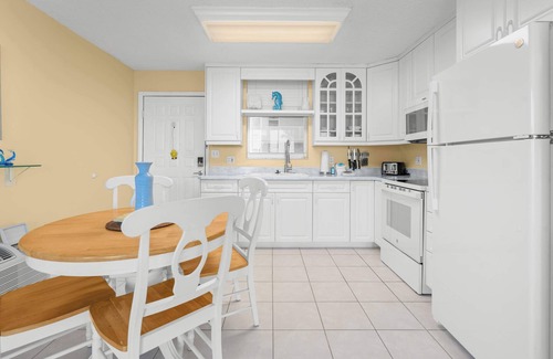 Bonita Springs Condo | Bonita's Coastal Charm at Beach and Tennis 5405