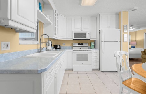 Bonita Springs Condo | Bonita's Coastal Charm at Beach and Tennis 5405