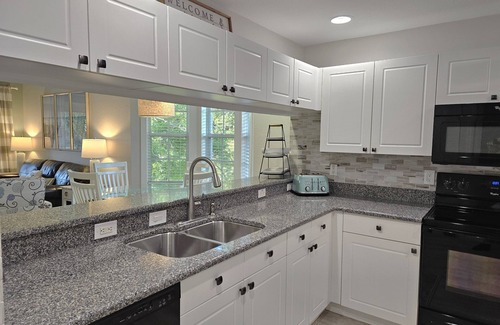 Bonita Shores Condo | Bonita Springs/Naples Florida condo, 5-mins from the beach, with lake view!