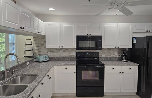 Bonita Shores Condo | Bonita Springs/Naples Florida condo, 5-mins from the beach, with lake view!