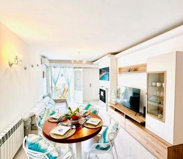 Puerto de Pollensa Apartment | Bonito apartamento con piscina a 50 metros de la playa!