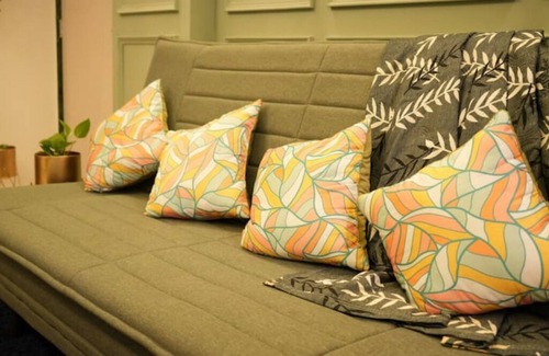 Bandra West House | Bonjour Bandra: Cozy and Elegant Retreat on Carter Rd