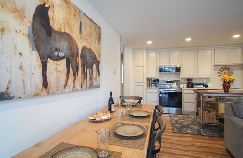 Elkhorn Village Condo | Bonne Vie Condo with Elkhorn Amenity Passes!