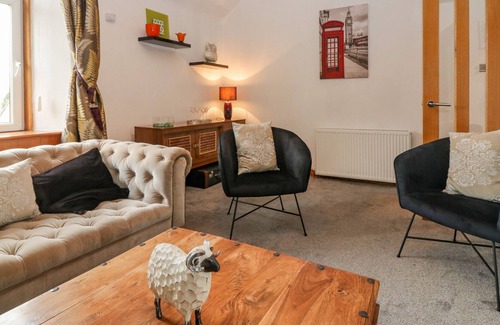 Huntly Apartment | BONNIE BIDE, family friendly, with a garden in Huntly