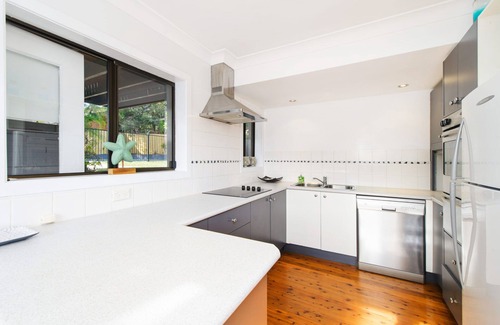 Bonny Hills House | Bonny Beach House - Accommodation with Pool 350 Metres To Rainbow Beach