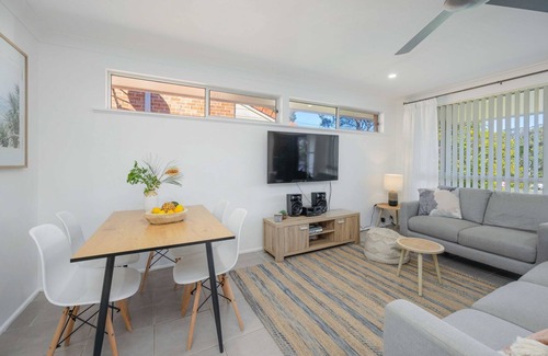 Bonny Hills Cottage | Bonny Getaway - walk to 4 beaches