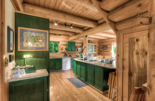 Gold Bar Cabin | Bonny Sky Lodge- private riverfront log cabin w/mountain view, hot tub, generator backup!