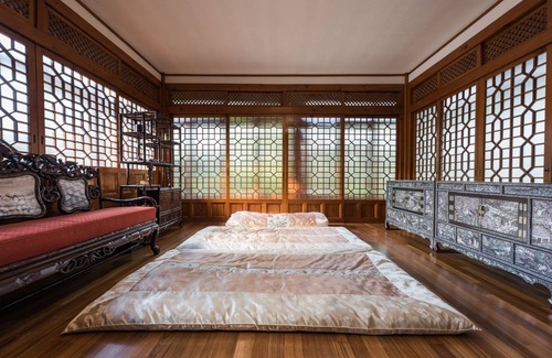 Gahoe-dong Hotel | Bonum 1957 Hanok and Boutique