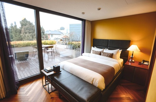 Gahoe-dong Hotel | Bonum 1957 Hanok and Boutique