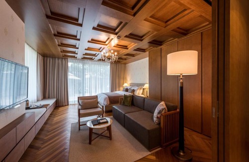 Gahoe-dong Hotel | Bonum 1957 Hanok and Boutique