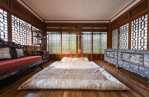 Gahoe-dong Hotel | Bonum 1957 Hanok and Boutique