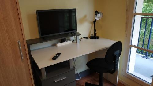 Saint-Maurice Apartment | Bonvallet - Studio paisible et chaleureux avec balcon