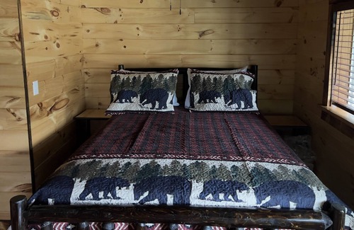 Heidelberg Cabin | Boo Bear - New luxury lakeside cabin with hot tub near Red River Gorge