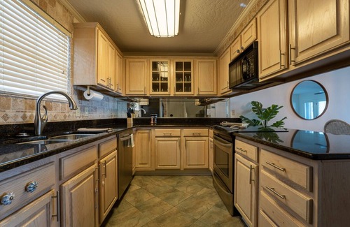 Holiday Isle House | Boo-kini season!~Harborfront~2Min2Beach~3 Decks~Water Taxi available or Tie Off!