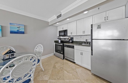 Sandestin Condo | Book 3 Nights Get 4th Free* Full Kitchen Studio*On Beach* Family Friendly Condo!