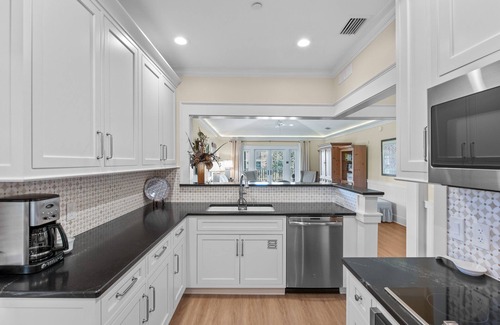 Watercolor Condo | Book a Fall Getaway Today! Park District - Gulf Views! Park Views! Jetted Tub!