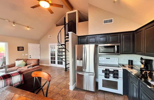 Medicine Park House | Book A Riverside Stay w/hot tub-sleeps 15 +Parking