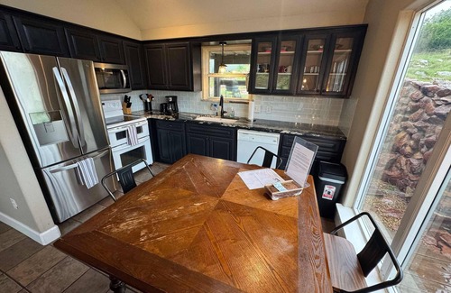 Medicine Park House | Book A Riverside Stay w/hot tub-sleeps 15 +Parking
