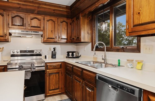 Roseland House | Book for Fall! Nelson 151, MTN views!