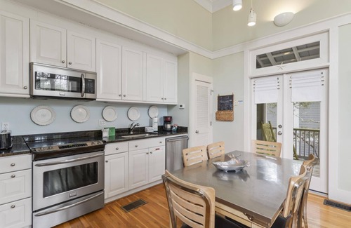 Seaside House | Book for Fall! Cozy Seaside Cottage Duplex! 2 Adult Bikes! Walk to the Beach, Shops & More!