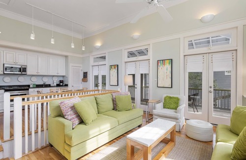 Seaside House | Book for Fall! Cozy Seaside Cottage Duplex! 2 Adult Bikes! Walk to the Beach, Shops & More!