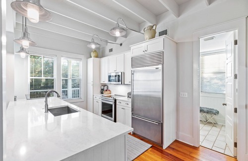 Watercolor House | Book for Summer! Good Times - Park District! Fireplace! Close to Seaside! 4 Outdoor Porches!