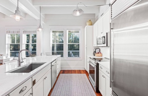Watercolor House | Book for Summer! Good Times - Park District! Fireplace! Close to Seaside! 4 Outdoor Porches!