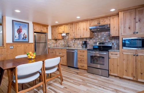 Ketchum Condo | Book for Summer! Condo Within Walking Distance to Skiing and Sun Valley Lodge! Access to Hot Tub!