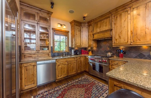 Spanish Peaks House | Book for Winter! Spanish Peaks Cabin -Stunning Views, Hot Tub, Fire Pit! Ski Access Across the Road!