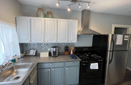 Carlsbad Village Cottage | Book HideAway Retreat with Confidence!nPet friendly