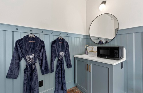 Poulsbo House | Book Hotel Scandi in Downtown Poulsbo - Sleeps 24!
